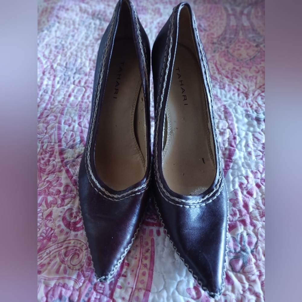 Tahari pumps